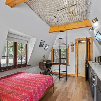 Timber Lodge Cabin 15 Отели рядом с достопримечательностью «Музей Гоуст Таун (Город-Призрак)»