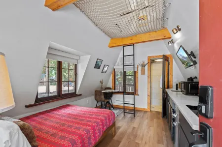 Timber Lodge Cabin 15 Отели рядом с достопримечательностью «Пайкс Пик - Америкас Маунтин»