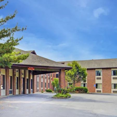 Capital O Amerihost Inn and Suites Fulton Hwy 54 MO