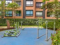 2BR LLOYD W/ Pool & Free Parking