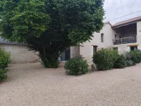 Charming gîte in Loudun-Idéal for 6 people Hotel a Loudun