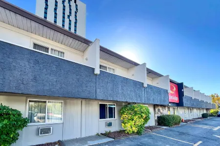 Econo Lodge Motel Village