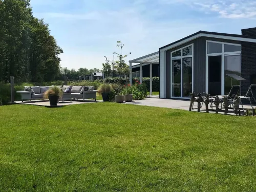 Modern Chalet with a Fireplace Hotels in Wemeldinge