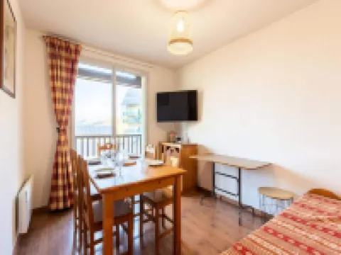 3 Rooms for 6 People