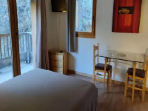 Holiday home with hot tub and pool Hotels in Orelle