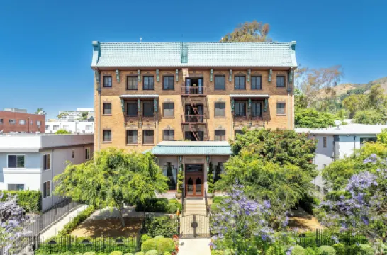 The Nirvana Hotels in der Nähe von Junior Achievement