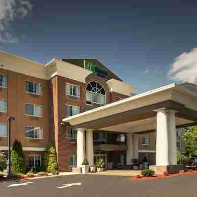 Holiday Inn Express & Suites Middleboro Raynham Hotel Exterior