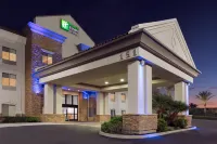 Holiday Inn Express & Suites MERCED - YOSEMITE NATL PK AREA by IHG - Pools