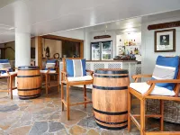 The Reef House Adults Retreat - bar