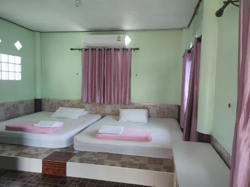 Chuttong Resort Hotels in Laem Ngop