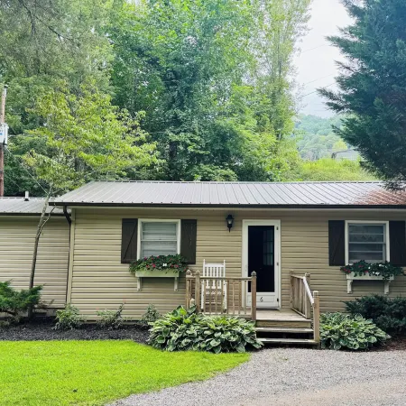 Cozy Creek Cottages
