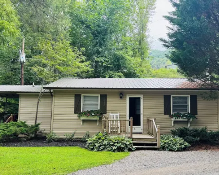 Cozy Creek Cottages Hotels in Maggie Valley
