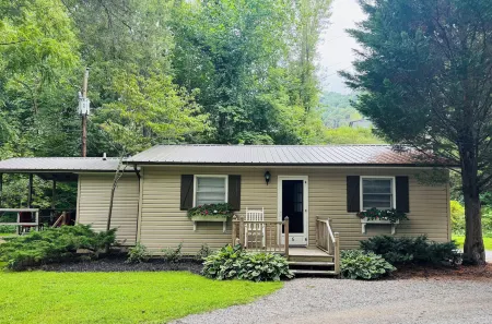 Cozy Creek Cottages