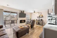 Chandlers Pondview Getaway Chic Branson Escape