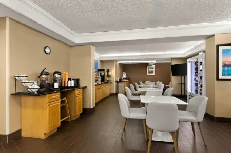 Comfort Inn Bordentown Near NJ Turnpike Отели в г. Бордентаун Тауншип