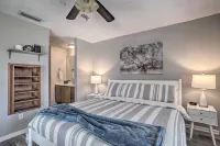Modern Port St Lucie Home w/ Private Outdoor Oasis - balcón