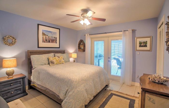 1 Mi to Beach Access: Naples Home w/ Lanai