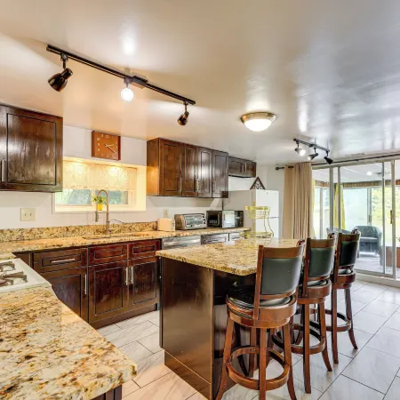 Cozy House on Meadowbrook Lake: Serene, Scenic!