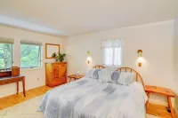 Great Barrington Lakeside Getaway w/ Kayak & Grill - موقف سيارات