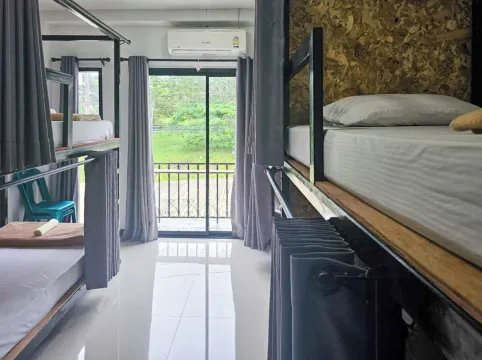 หอพัก 8 เตียง