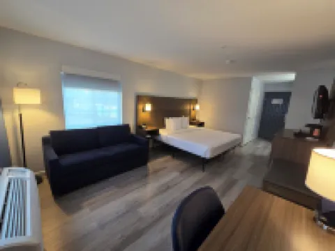 Quality Inn & Suites Tulare Hotels in Tulare