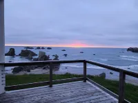 Panoramic View of the Ocean Luxury Home 2700 sq/ft 1 Level  Petfree High Ceiling Hotels in Bandon