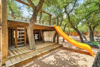 Contemporary Country Style Gem w BBQ & Games Room - Jacuzzi