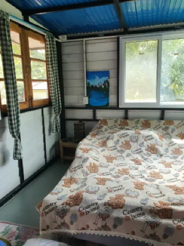 Dome & Treehouses for family 2 adults & 2 kids