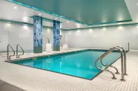 Executive Residency by Best Western Calgary City View North - piscina