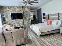 Sunset Hideaway Suite - Oceanview/central to Cruz Bay Hotels in 