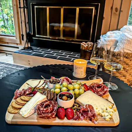The White Birch • Cozy Luxe Ski Cabin • 7 Min to Mount Snow