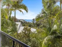 Beachside 4-Bed Retreat with Study Nook & Views