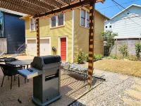 Quiet Heights Hideaway Walk to Restaurants - Bungalows