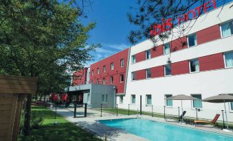 Ibis Saint-Genis-Pouilly Genève - Housity