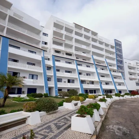 Grand Muthu Oura View Beach Club Отели рядом с достопримечательностью «Пляж Оура»