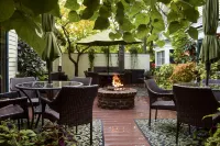 Wild Goose Inn Hotels near Kellie's Consignments