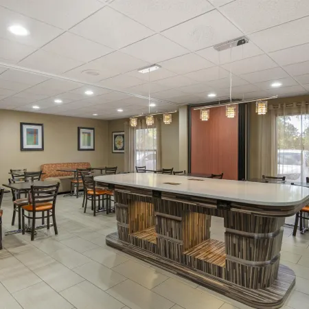 Best Western Suites Near Opryland Отели рядом с достопримечательностью «Опри Миллс»