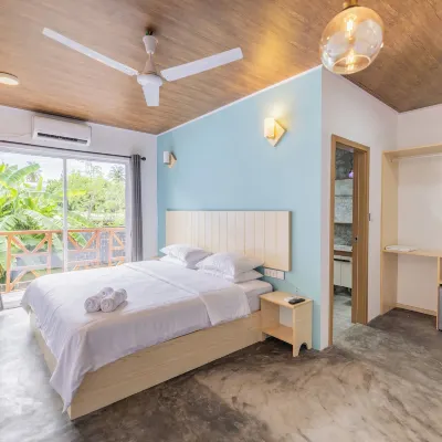 Bibee Surf Hotels near Thulusdhoo Island