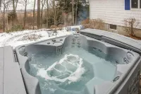 Private Beautiful Surrounding Hot Tub Mins to Saug - Villas
