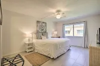 Walk to Crescent Beach: Condo w/ Pool Access - WiFi