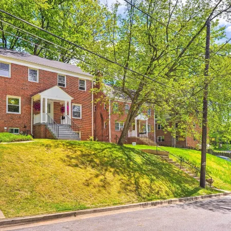 Takoma Park Apt w/ Wood Fire Pit < 8 Mi to DC