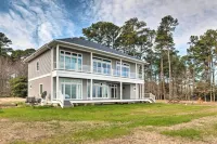 Waterfront Scotland Beach Retreat w/ Private Beach - parking