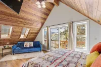 Modern Red Lodge Cabin - Walk to Broadway Ave - parking