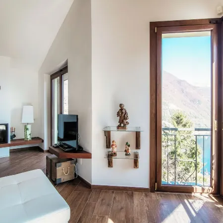 Argegno Wonderful View - by Myhomeincomo
