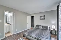 Updated Fayetville Townhome-Away-from-Home w/ Yard - Balkoner