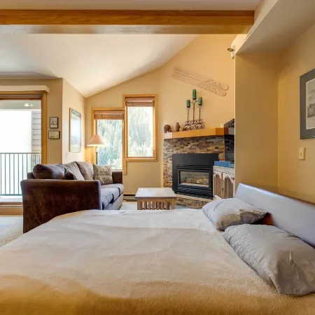Winter Park Ski-in/Ski-Out Condo w/ Mountain Views