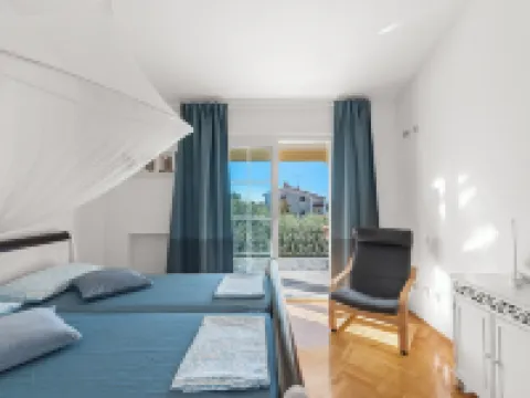 Holiday House with Pool Villa Seabird Hotels in Stifanici