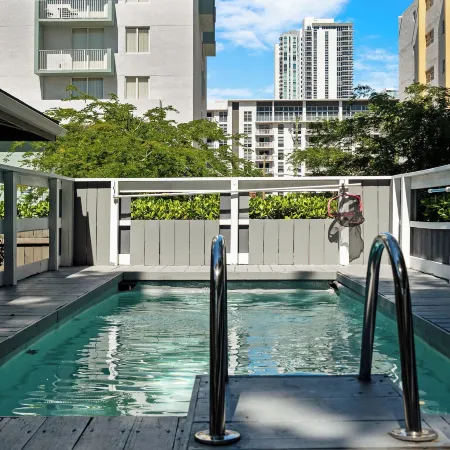 7BD Downtown Oasis Pool
