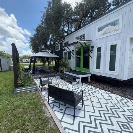 Clermont Tiny Home: Main Floor Queen, Lofts & No Pet Fees