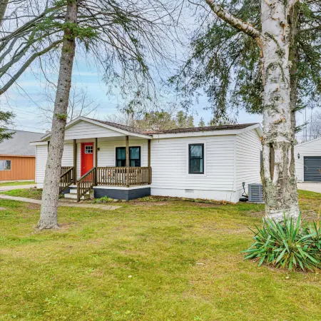 Pet-Friendly Port Austin Home Near Lake Huron